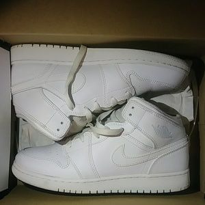 White Air jordan 1's mid bg